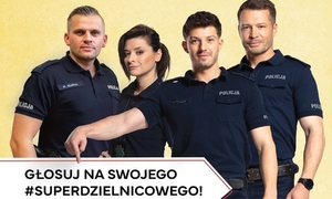 czwórka policjantów promujących kampanię