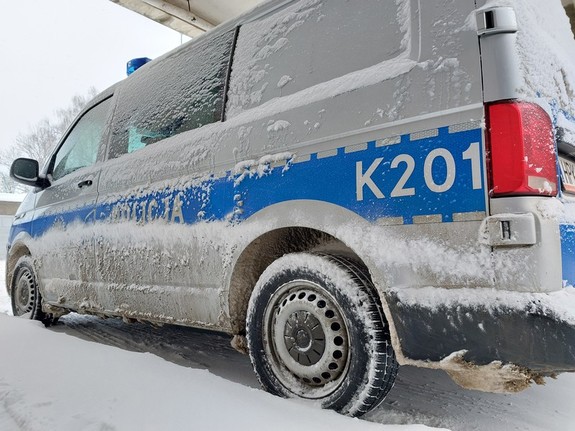 ośnieżony radiowóz