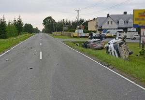 Uszkodzenia powypadkowe znajdujących się poza drogą samochodów