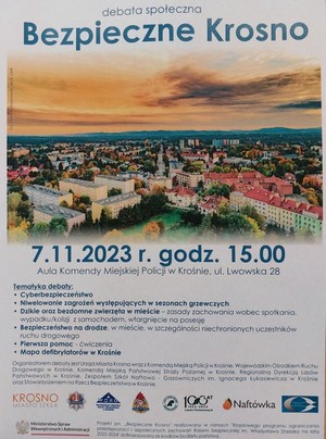 Plakat promujący wydarzenie. W górnej środkowej części hasło: debata społeczna, poniżej „Bezpieczne Krosno”. Tło plakatu stanowi panorama Krosna z charakterystyczną zabudową miejską . Poniżej data i miejsce debaty tj. 7.11.2023r godz. 15 aula Komendy Miejskiej Policji w Krośnie. W dolnej części wyszczególniona tematyka spotkania obejmująca szeroką paletę zagadnień bezpieczeństwa mieszkańców. W dolnej części logotypy współpartnerów wydarzenia.