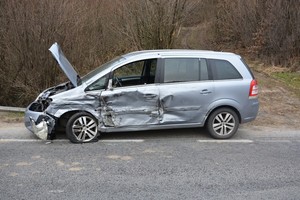 uszkodzenia bocznej części opla uczestniczącego w zdarzeniu drogowym