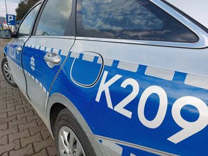 zdjęcie bocznej części radiowozu z numerem K209