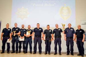 Nagrodzeni policjanci na pamiątkowym zdjęciu