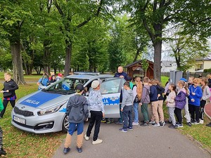 uczestnicy spotkania profilaktycznego w miasteczku drogowym w Rymanowie