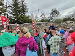 uczestnicy spotkania profilaktycznego w miasteczku drogowym w Rymanowie