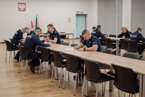 policjanci uczestniczący w szkoleniu