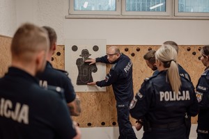 policjanci uczestniczący w szkoleniu