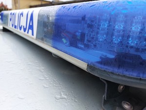 belka dachowa radiowozu z napisem policja