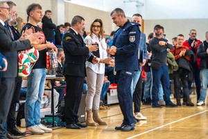 uczestnicy turnieju piłki siatkowej organizowanego z okazji WOŚP