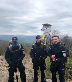 policjanci na trasie zawodów