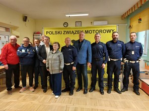 uczestnicy turnieju bezpieczeństwa w ruchu drogowym podczas rozdania nagród