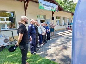 zaproszeni goście podczas rozpoczęcia festynu