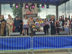 reprezentanci służb ratowniczych podczas inauguracji pikniku charytatywnego