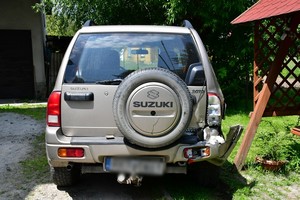 uszkodzenia powypadkowe tylnej części suzuki