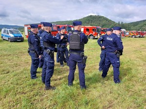 uczestnicy ćwiczeń służb ratowniczych podczas działań w Rudawce Rymanowskiej