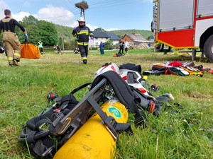 uczestnicy ćwiczeń służb ratowniczych podczas działań w Rudawce Rymanowskiej