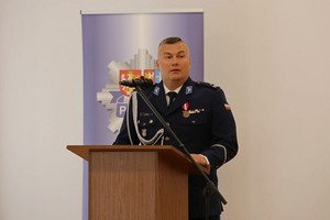 uczestnicy uroczystej zbiórki z okazji wprowadzenia Komendanta Miejskiego Policji w Krośnie