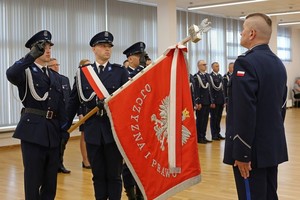uczestnicy uroczystej zbiórki z okazji wprowadzenia Komendanta Miejskiego Policji w Krośnie