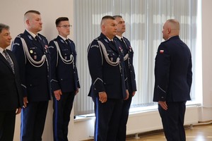uczestnicy uroczystej zbiórki z okazji wprowadzenia Komendanta Miejskiego Policji w Krośnie