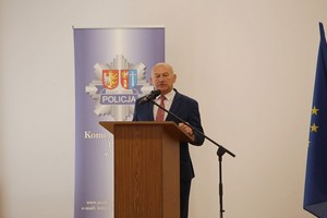 uczestnicy uroczystej zbiórki z okazji wprowadzenia Komendanta Miejskiego Policji w Krośnie
