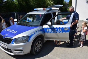przedszkolaki podczas spotkania profilaktycznego z policjantami