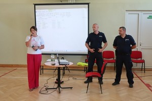 Policjanci podczas spotkań profilaktycznych z uczniami szkół gminy Jedlicze