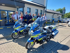 Pracownicy Wojewódzkiego Ośrodka Ruchu Drogowego w Krośnie oraz funkcjonariusze Policji z Polski i Słowacji w czasie spotkania