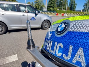 Pracownicy Wojewódzkiego Ośrodka Ruchu Drogowego w Krośnie oraz funkcjonariusze Policji z Polski i Słowacji w czasie spotkania