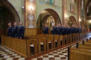 Uczestnicy biorący udział w uroczystych obchodach Święta Policji