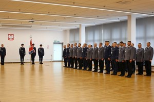Uczestnicy biorący udział w uroczystych obchodach Święta Policji w krośnieńskiej komendzie