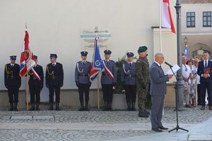 uczestnicy podczas krośnieńskich obchodów Święta Wojska Polskiego