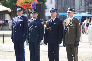 uczestnicy podczas krośnieńskich obchodów Święta Wojska Polskiego