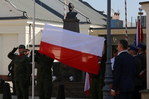 uczestnicy podczas krośnieńskich obchodów Święta Wojska Polskiego