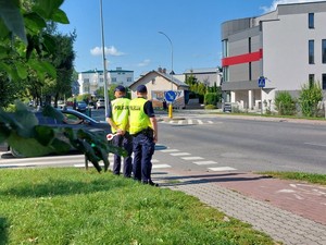 policjanci podczas działań na drodze