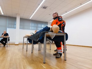 Uczestnicy ćwiczeń podczas zajęć