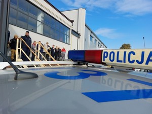 policjanci podczas ćwiczeń na terenie rafinerii w Jedliczu