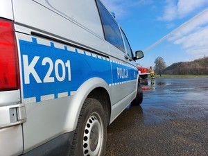 policjanci podczas ćwiczeń na terenie rafinerii w Jedliczu