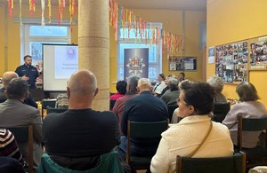 uczestnicy debaty dla seniorów podczas spotkania