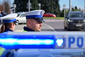 Policjanci czuwają nad bezpieczeństwem na drodze