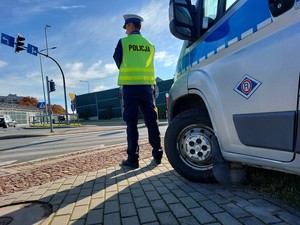 policjanci podczas działań związanych z obchodami &quot;Wszystkich Świętych&quot;