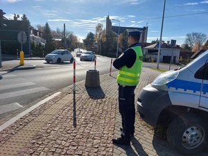 policjanci podczas działań związanych z obchodami &quot;Wszystkich Świętych&quot;
