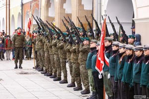 Uczestnicy uroczystości patriotycznych z okazji Święta Niepodległości