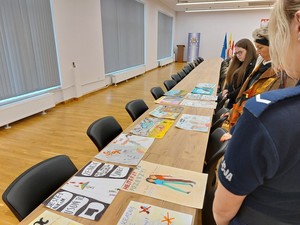 prace konkursowe o tematyce bezpieczeństwa wakacyjnego oraz ich twórcy