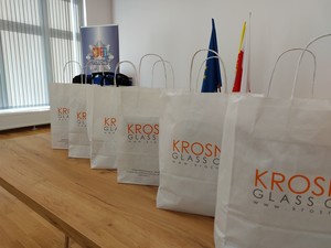 prace konkursowe o tematyce bezpieczeństwa wakacyjnego oraz ich twórcy