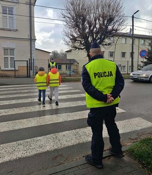 policjanci podczas spotkania profilaktycznego z dziećmi