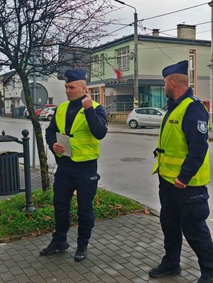 policjanci podczas spotkania profilaktycznego z dziećmi