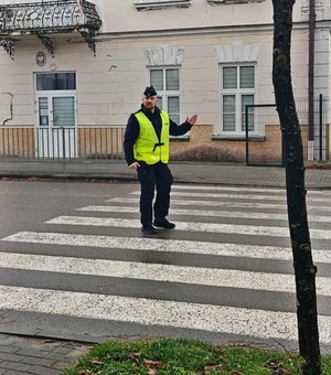 policjanci podczas spotkania profilaktycznego z dziećmi