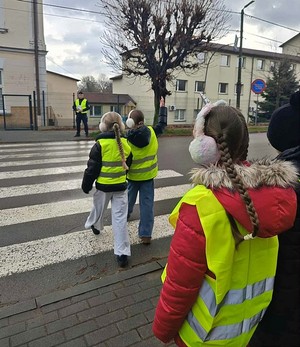 policjanci podczas spotkania profilaktycznego z dziećmi