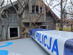 dzielnicowi podczas kontroli pustostanów