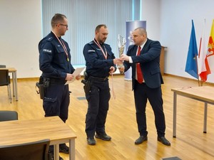 turniej strzelecki z udziałem policjantów